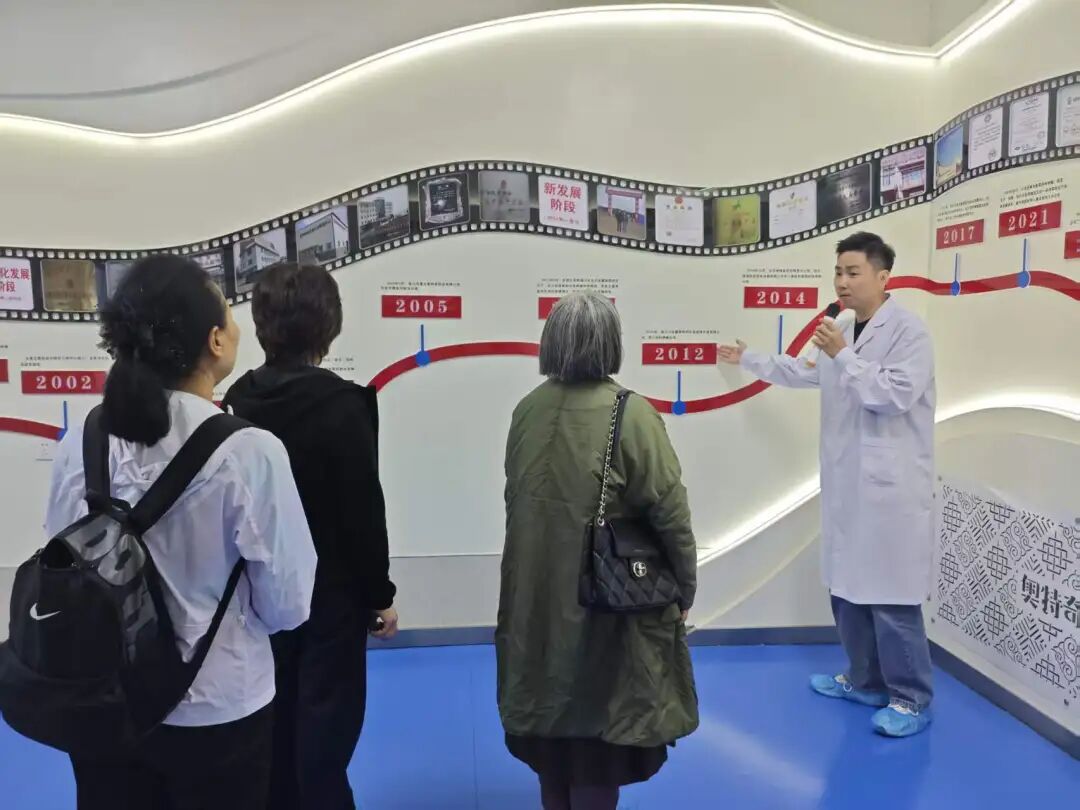 基层艺讯 | 兴安盟作家协会走进奥特奇蒙药开展“深入生活、扎根人民”新时代文学实践采风活动 第3张
