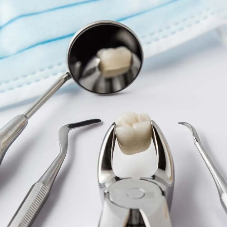 怎么使用轮椅家有老人行动不便，轮椅买手动还是电动？如何安全使用？这些疑问有专业解答了_https://www.jmylbn.com_新闻资讯_第15张