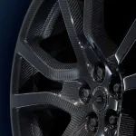 V8+空气悬架+8活塞卡钳+23英寸碳纤维轮圈，这SUV谁不爱？