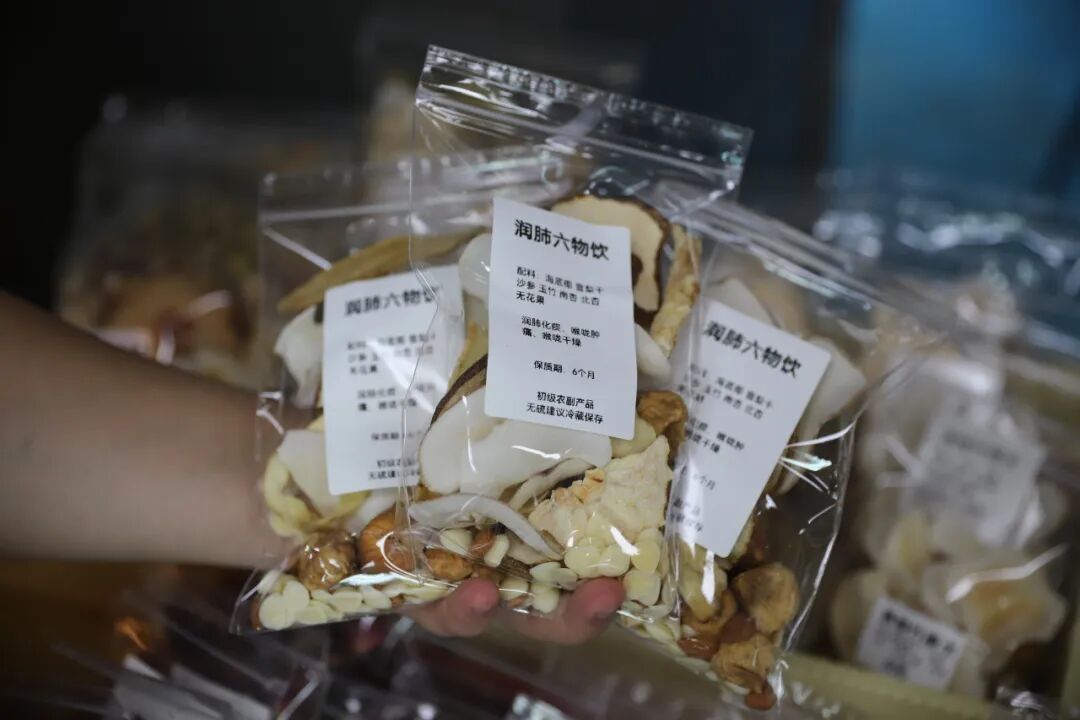 广东一对夫妇长得像复制粘贴