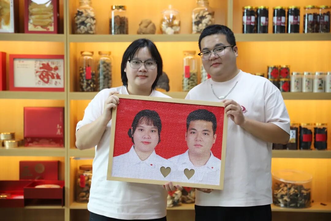 广东一对夫妇长得像复制粘贴