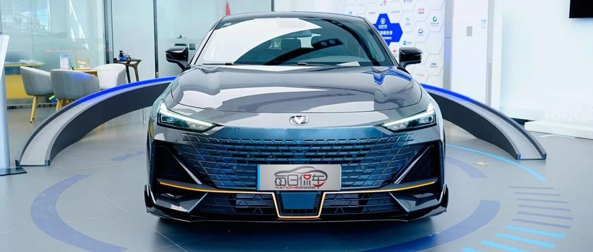 价格不贵 形式到位 载女友兜风有滋味 长安UNI-V实拍简评