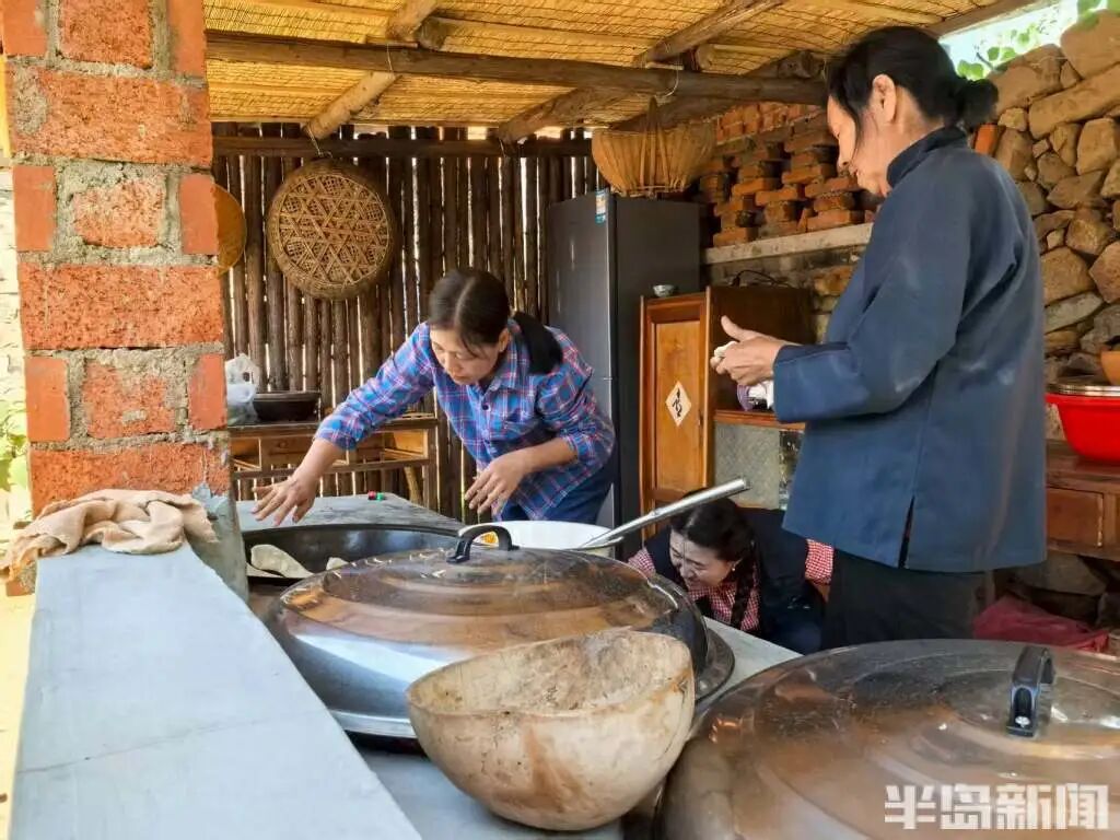带村里老人拍短剧