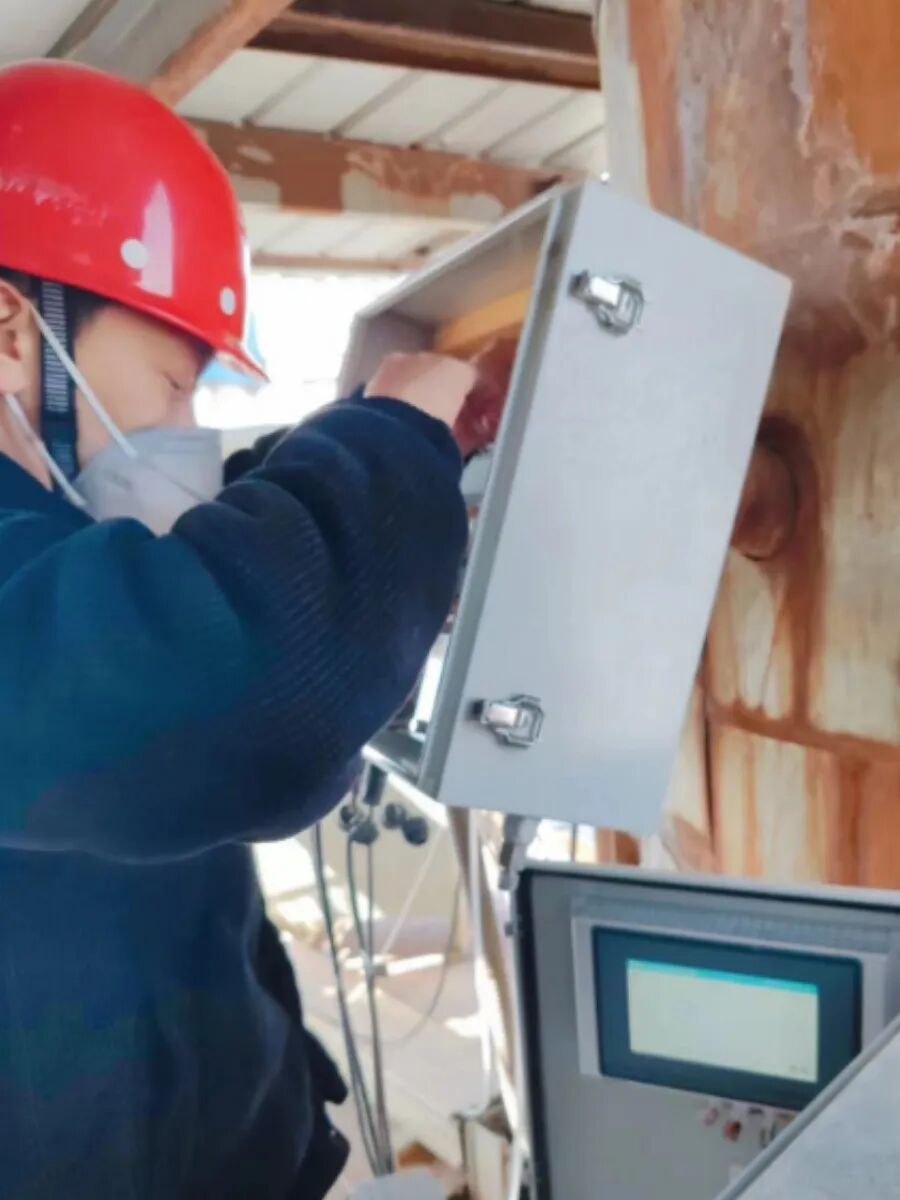 環(huán)境監(jiān)測團隊進行氨逃逸檢修