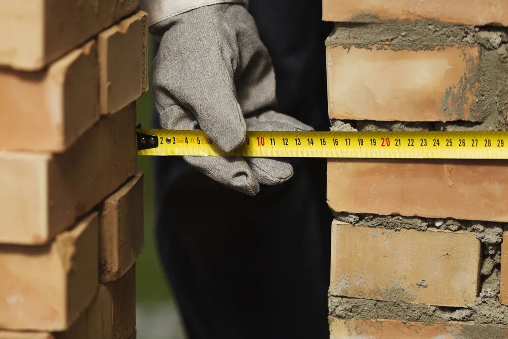 砸承重墙致全楼无家可归，1.6亿损失谁来赔？敢拆这些墙，你真“刑”！