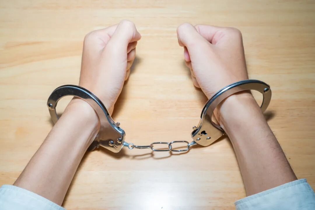 砸承重墙致全楼无家可归，1.6亿损失谁来赔？敢拆这些墙，你真“刑”！