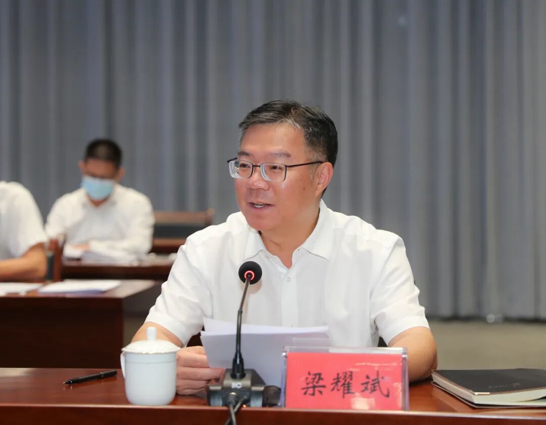 推进合作共建李坤率队赴金湾区考察交流