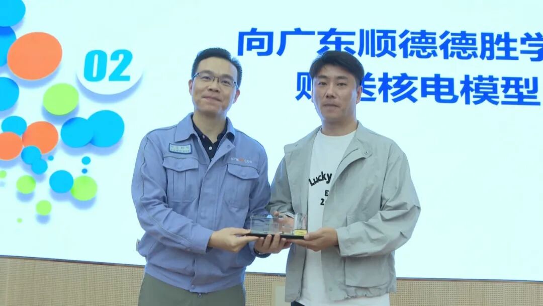 阳江核电驻东平镇帮镇扶村工作队队员夏侯命波介绍东平研学旅行情况