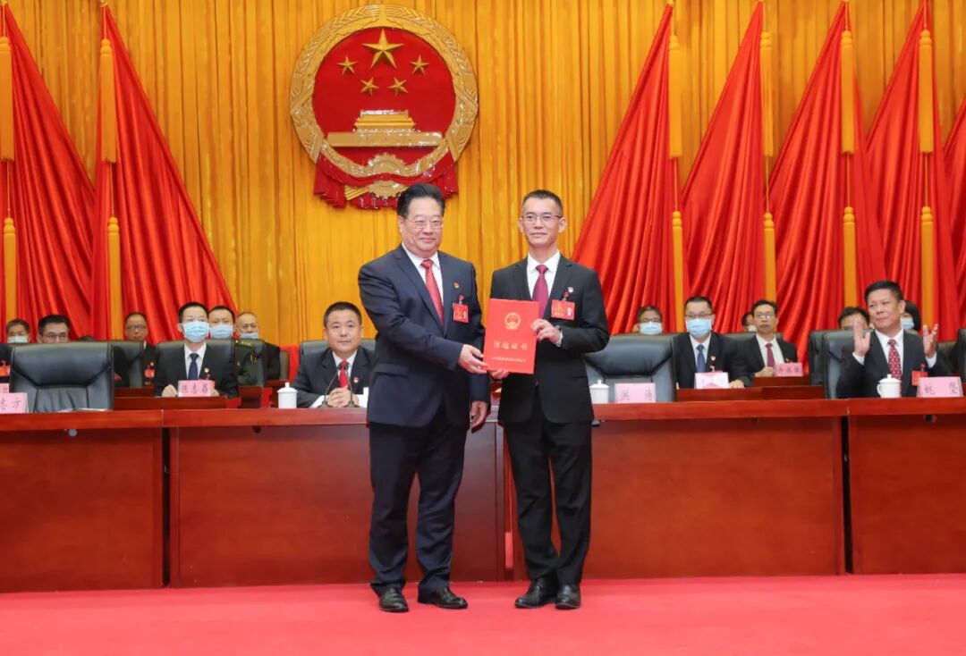 阳江市阳东区第九届人民代表大会第一次会议闭幕洪涛当选阳东区人大