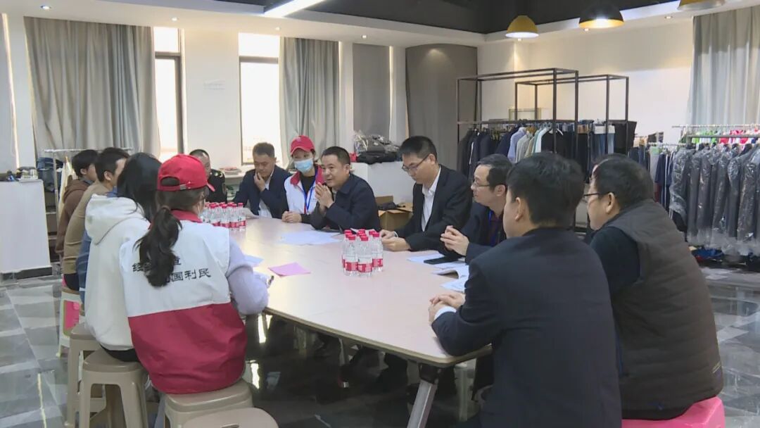 李坤先后来到阳江纳谷科技有限公司,阳江市铭阳服饰实业有限公司,阳江