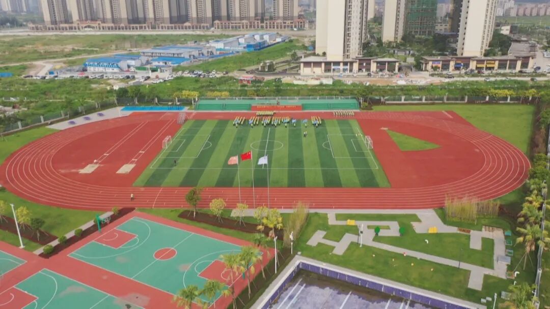 阳东区凤凰中学迎来首批高一新生