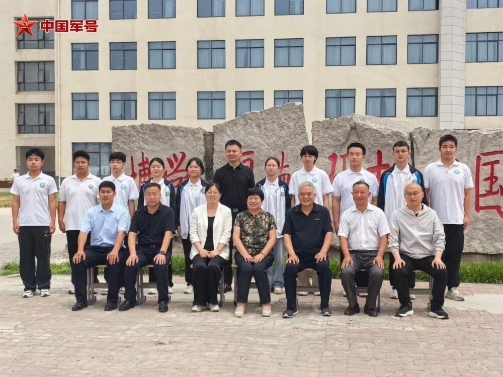 給母親磕頭后繼續(xù)救人的他，又把獎(jiǎng)金全捐了！