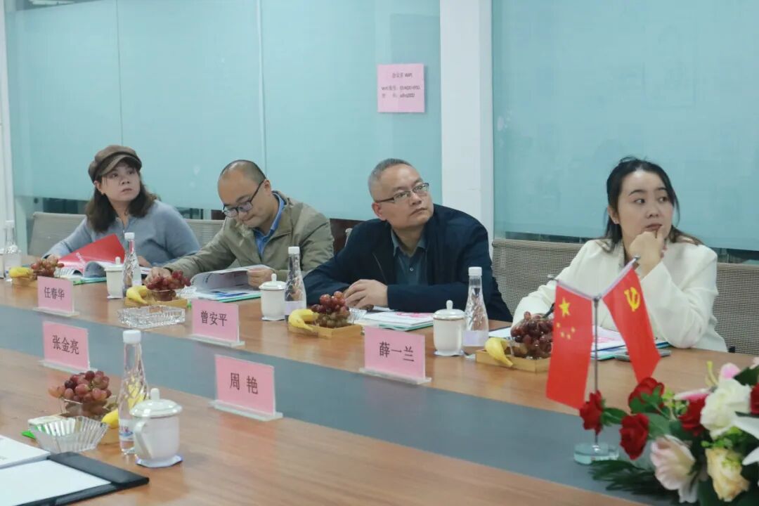 宜宾学院领导来访华清远见成都中心洽谈合作,看望实习学生