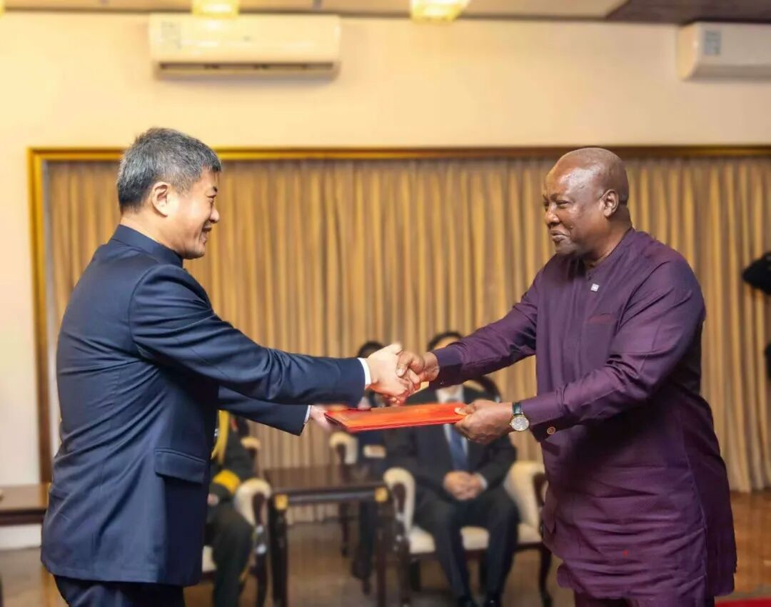 新任驻加纳大使向马哈马总统递交国书-中非友好经贸发展工作委员会
