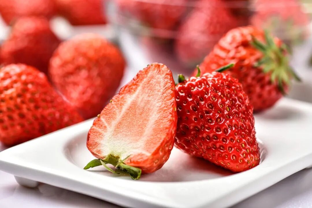 ���ݮ����������ġ����ǡ�С�ġ�������3�����У�һ��һ����~