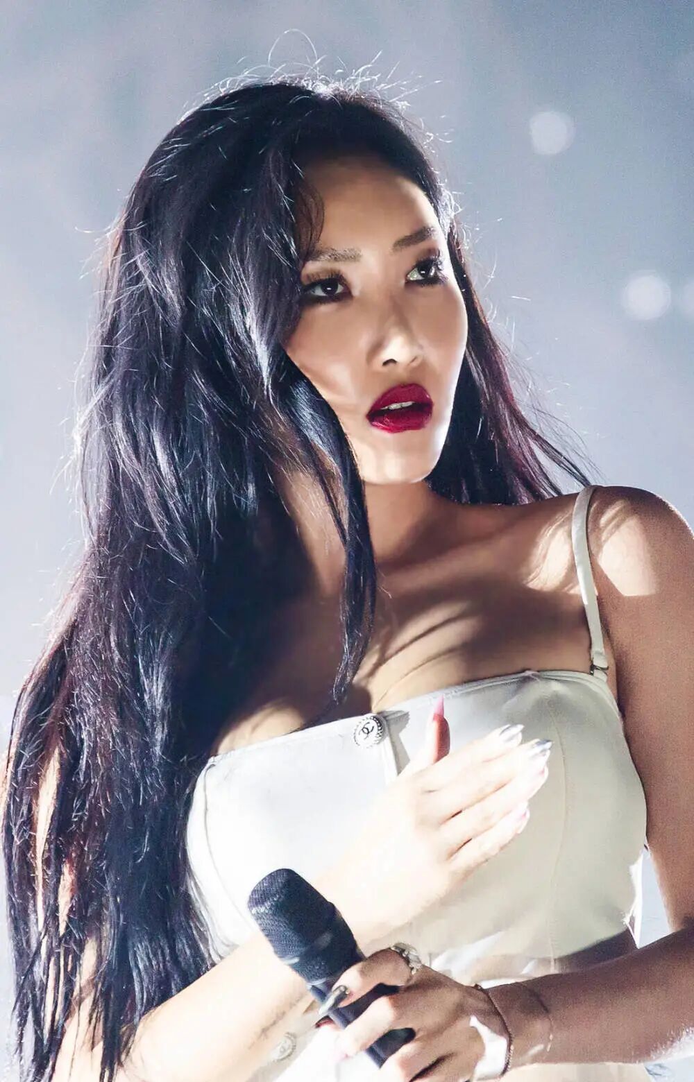 【美女】她曾因外型被网暴6年，如今改头换面霸气回归，12亿人点赞！（组图） - 25
