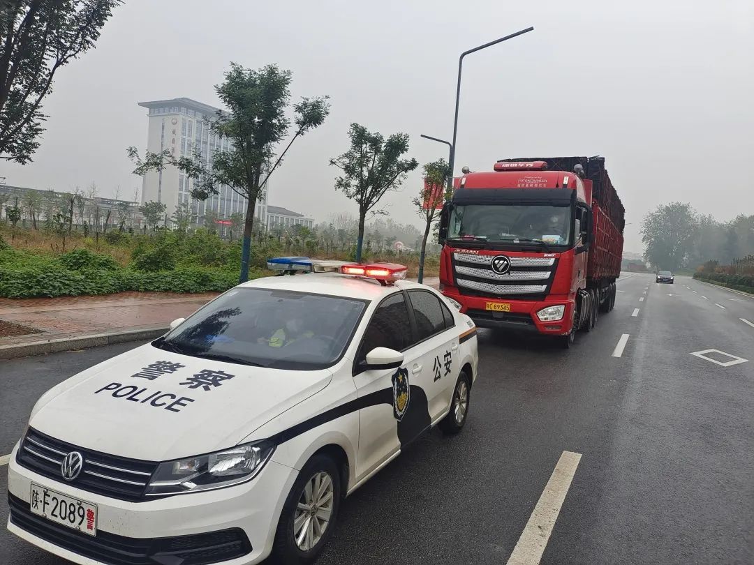 護(hù)航“綠色通道” 為柑桔運銷筑牢安全防線