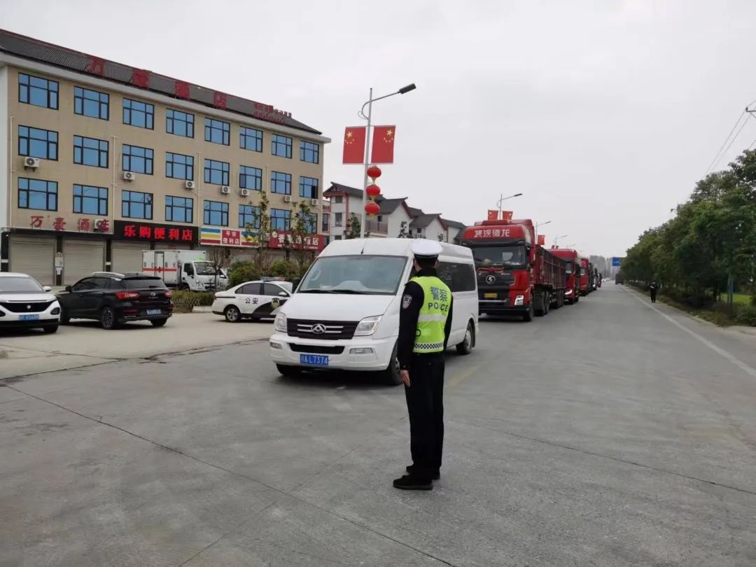 護(hù)航“綠色通道” 為柑桔運銷筑牢安全防線