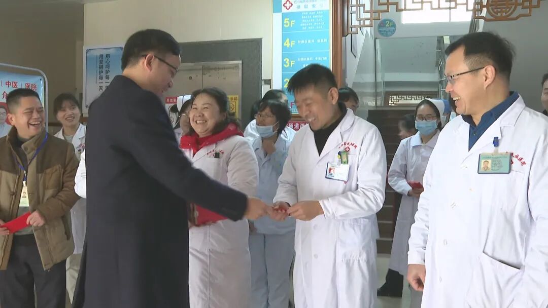 自治县领导开展大年初一慰问活动