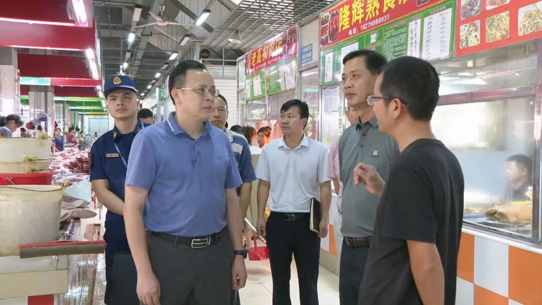 余浩学深入城区检查假日期间安全生产工作