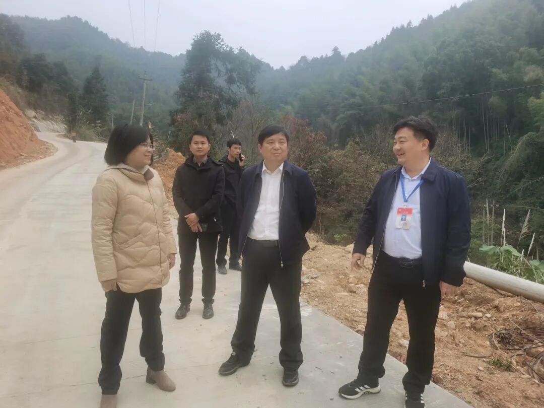 刘治平局长赴安福县调研旅游快速通道和农村公路项目建设