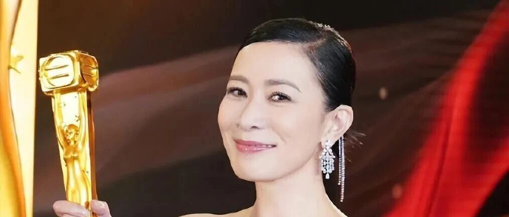 佘诗曼四夺视后:她是怎样一步步把自己活成文慧心的?