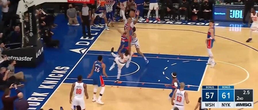 带不动啊！空砍44+9+8！脸打肿了，该雪藏的不是他啊！