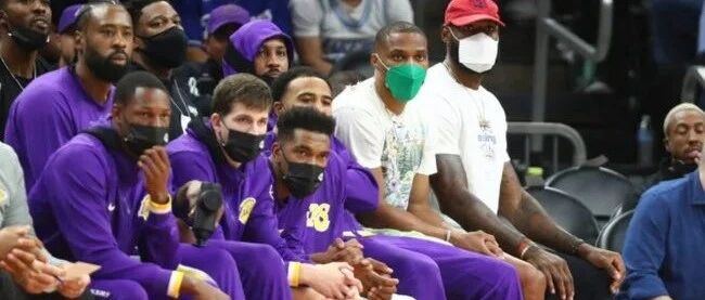 韧带撕裂！湖人又伤了两个啊，真特么有毒...