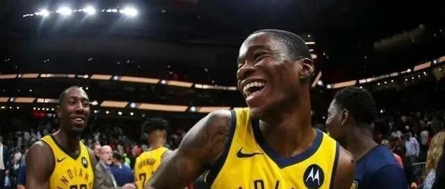 跟腱撕裂！真特么有毒啊，赛季还没开始就连伤两个主力....