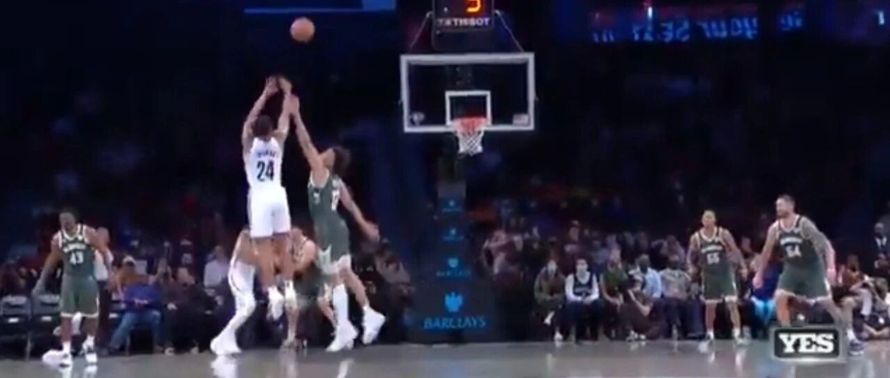 连着两记关键球杀死比赛！真横啊！欧文的位置由他来扛！