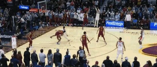 关键时刻连中4记三分，直接准绝杀带队逆转！这波湖人功劳最大啊