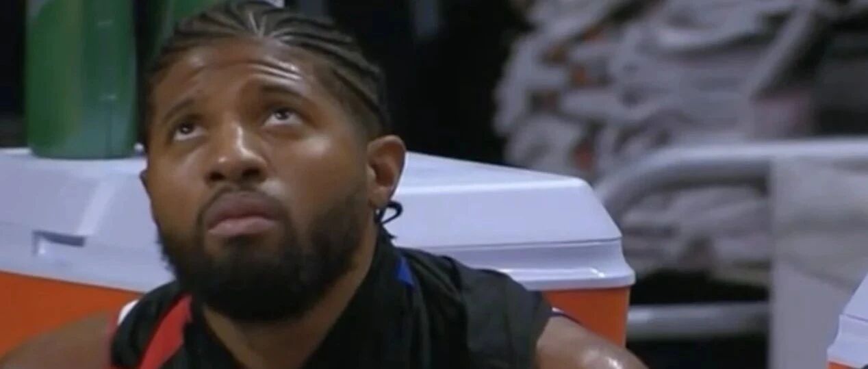 开场8分钟比赛就结束了！半场输50分啊，这场面真没见过