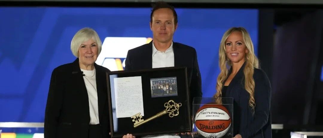 太突然了！休赛期第一笔重磅交易！16.6亿美金啊