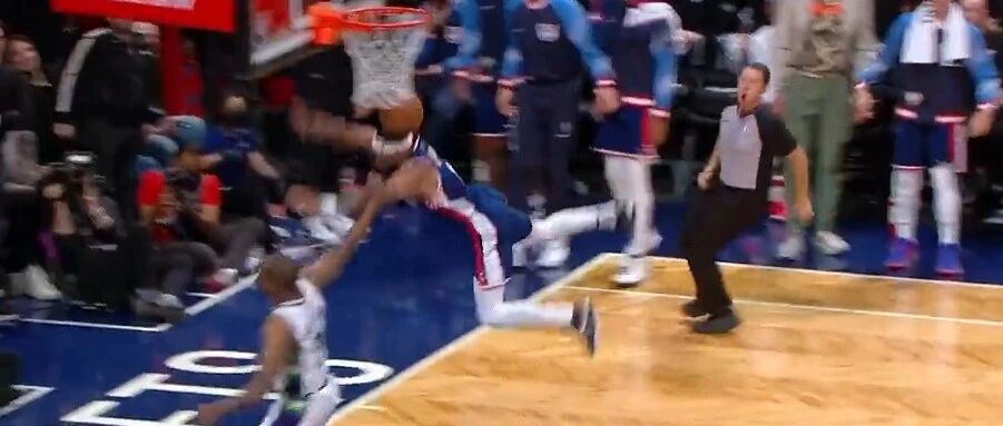 三分绝平！罚球绝杀！空中扯人恶犯，被直接驱逐出场...