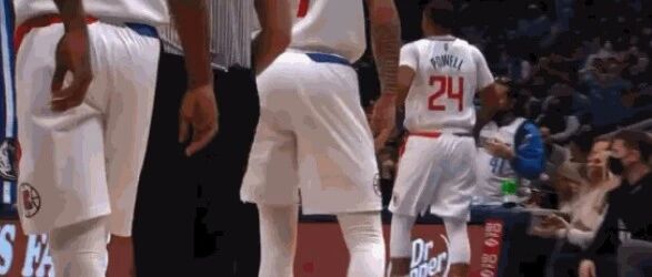 左脚骨折无限期休战！场均21+3+4！第三个了啊，真的有毒...