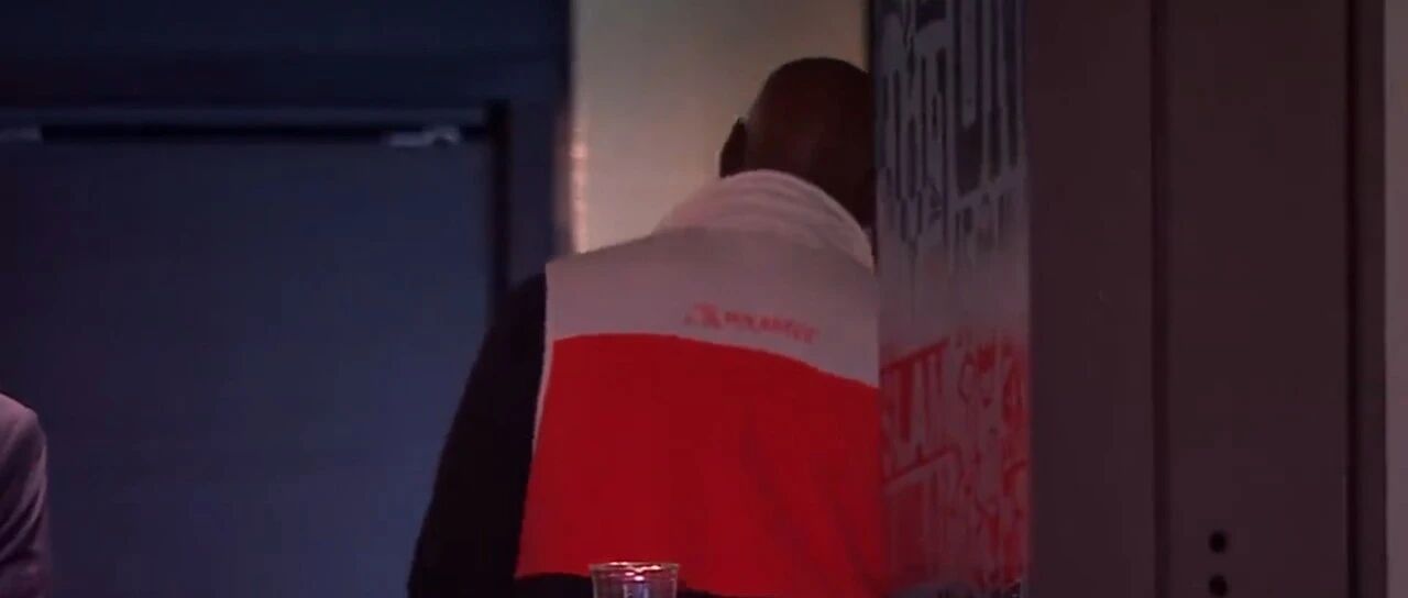 直接把乔丹打离场！半场30分，湖人好像赌对了！