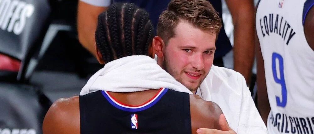 4-0！卢指导牛逼！船开进半决赛了，这张图太扎湖人球迷的心了....