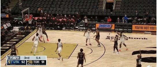 一打五啊！单节爆砍24分带队大逆转！这是真乔丹啊....