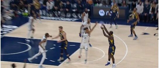 19分大逆转！狠啊，单节20分直接搅欧文的局....这是十天短合同球员？！？