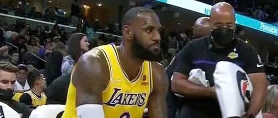 22次失误！足足少了16次出手！湖人啊，你凭什么赢球啊