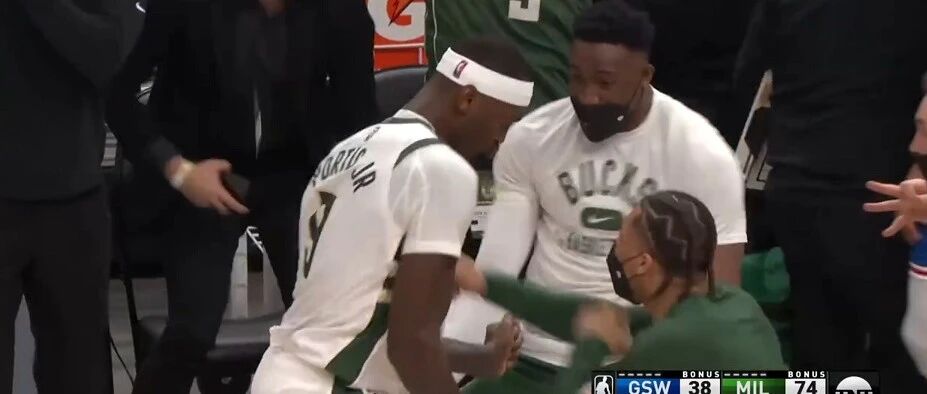 半场输39分！被打穿了啊！没有格林，勇士就不会打球了...