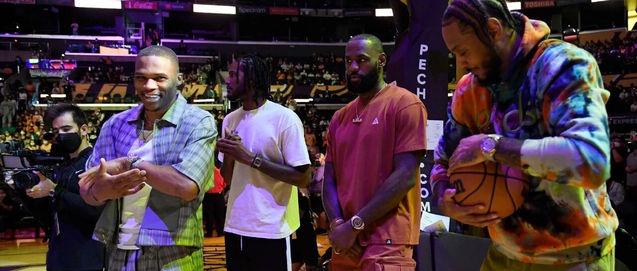 动手术缺席两个月！常规赛还没开始湖人就伤了一个啊...