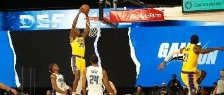 你们以为湖人签了一个替补射手？其实湖人签了一个纳什...