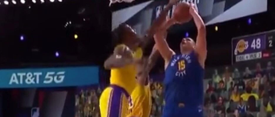 掘金要完了！单节2帽2断，湖人找到限制约基奇的办法了