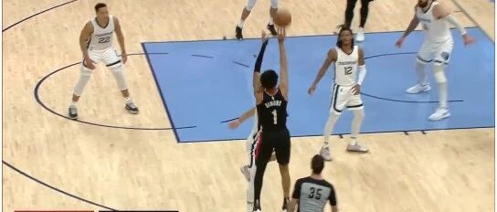 两人30+！关键三分杀死比赛！44+11都赢不了！这叫烂队？湖人危险了...