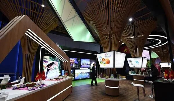 进博会展馆内部