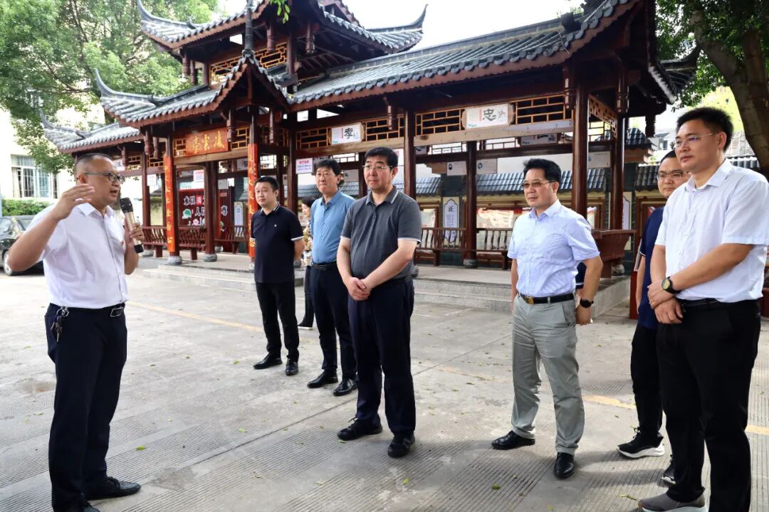 河南省民族宗教委党组书记,主任张然一行5人,在自治区民宗委经济发展