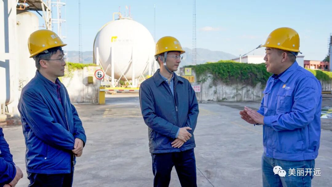 解凌云一行先后深入云南云天化红磷化工有限公司,解化化工分公司,华润