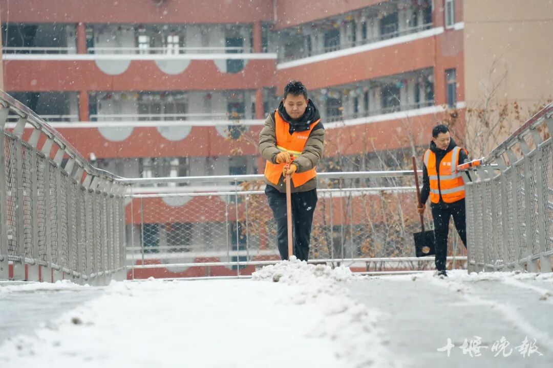 十堰多部门迅速行动除雪保畅通！雪还要下多久，最新预报来了