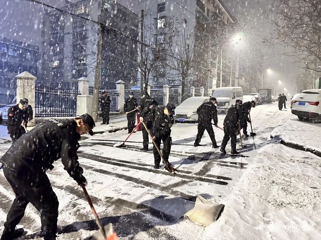 十堰多部门迅速行动除雪保畅通！雪还要下多久，最新预报来了